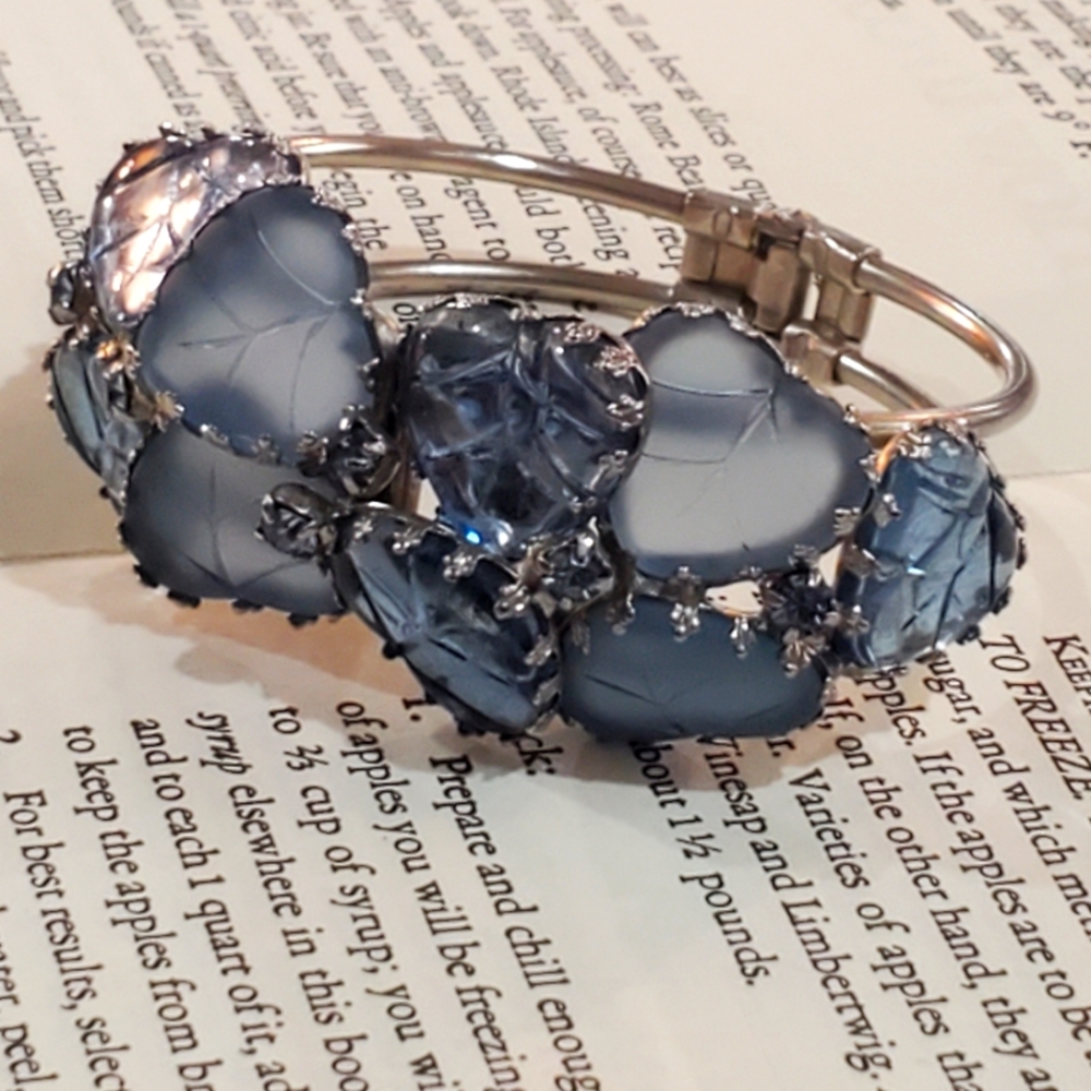 Hobe mayorka petal bracelet